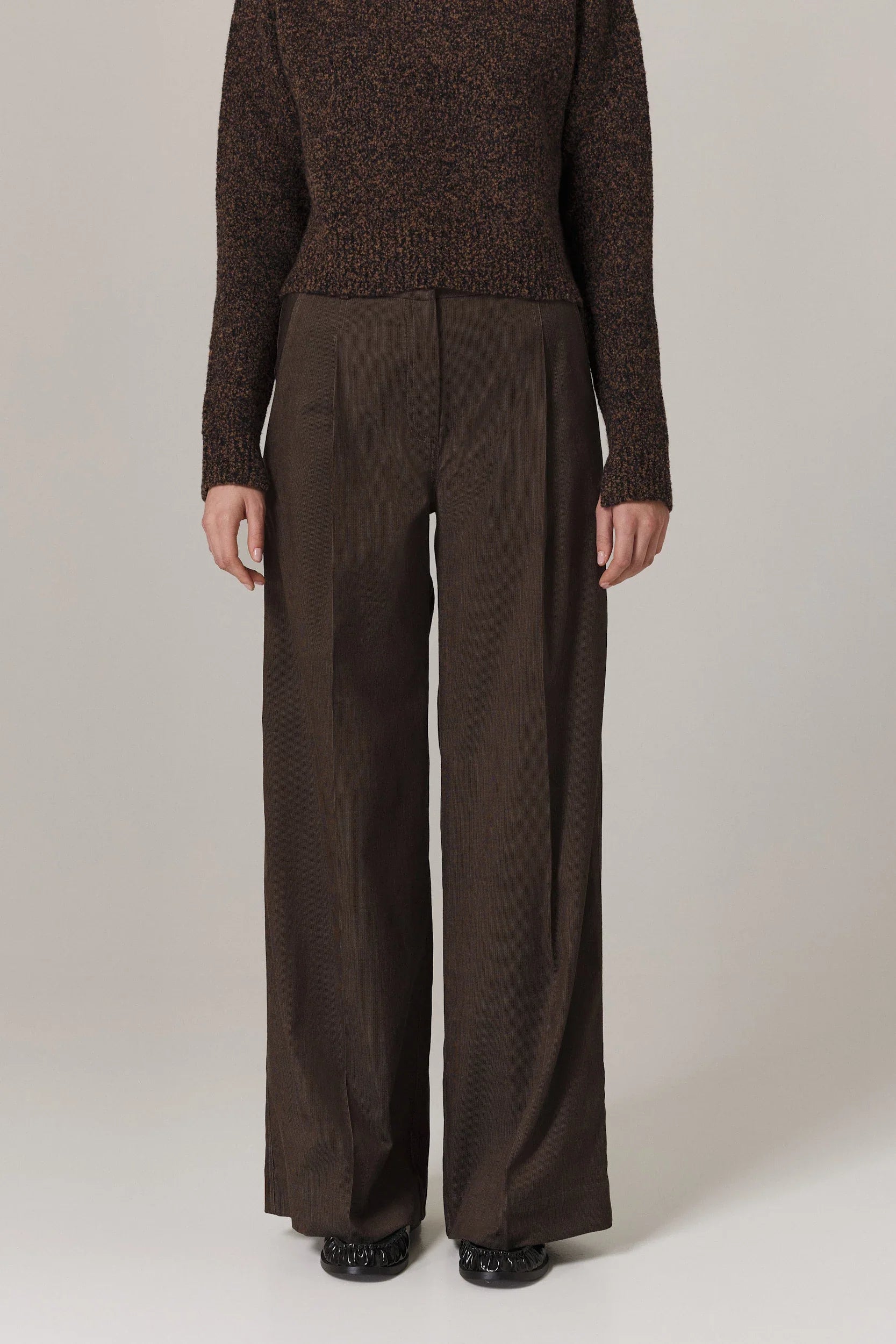 SORIN FINE CORDUROY TROUSER IN UMBER – Santicler