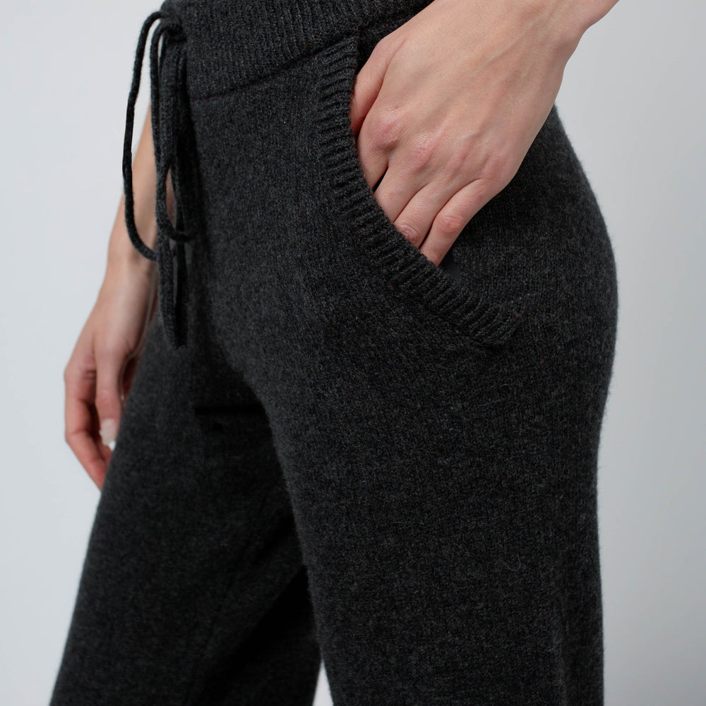 
                  
                    ALEX FLARE CASHMERE LOUNGE PANT IN ANTHRACITE
                  
                