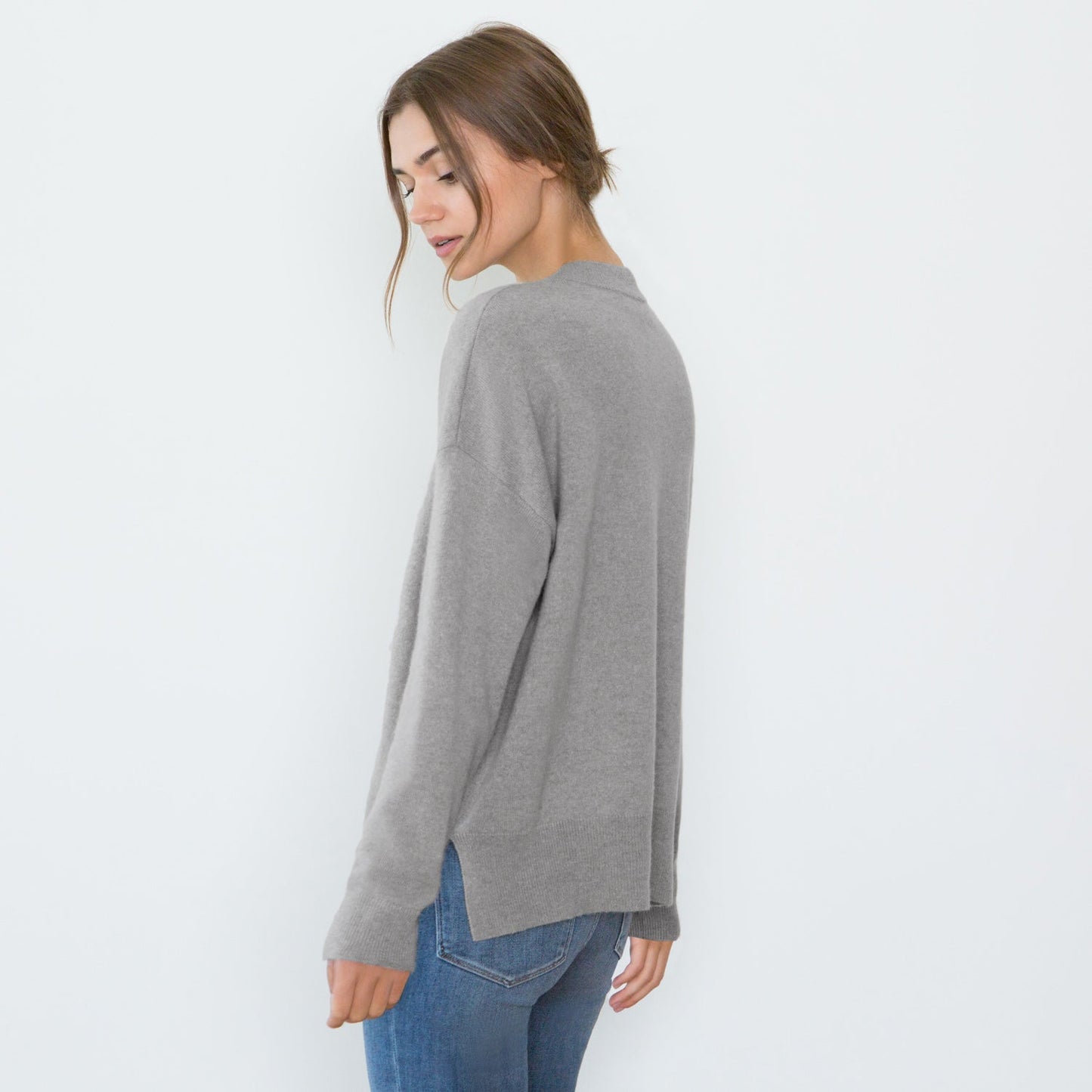 
                  
                    RILEY 3D KNITTED CASHMERE CREWNECK SWEATER IN HEATHER GREY
                  
                