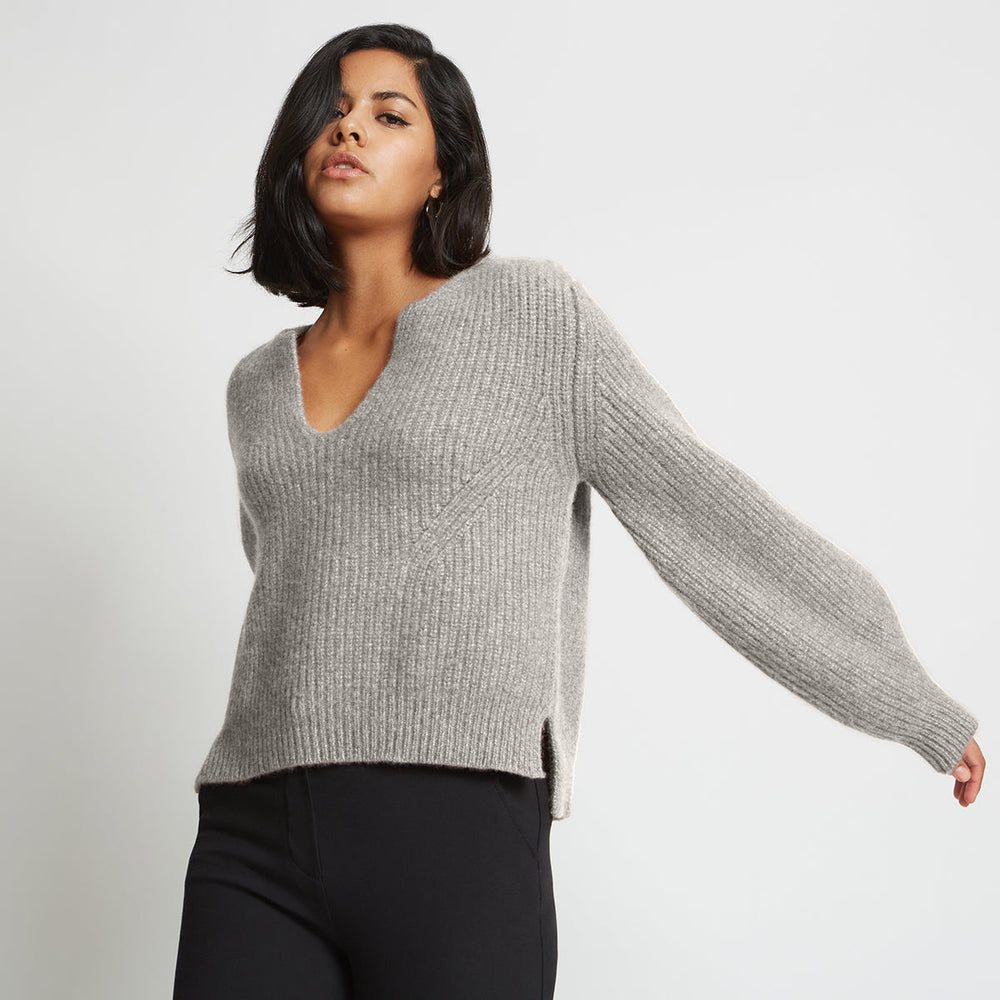 KAYA RIBBED PURE CASHMERE SWEATER IN GRANITE