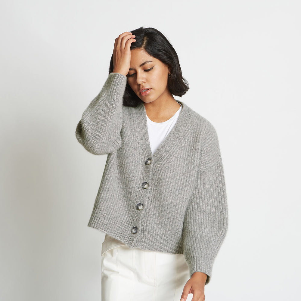 ALIX RIBBED PURE CASHMERE CARDIGAN IN GRANITE