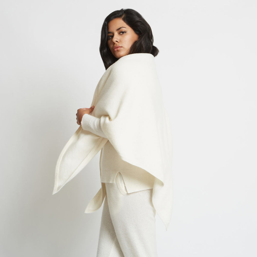 
                  
                    ANNA CASHMERE OVERSIZED TRIANGLE SARF IN SUGAR
                  
                