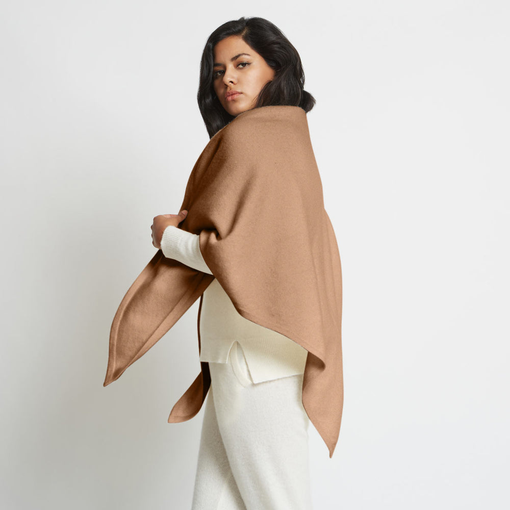 ANNA CASHMERE OVERSIZED TRIANGLE SARF IN CARAMEL