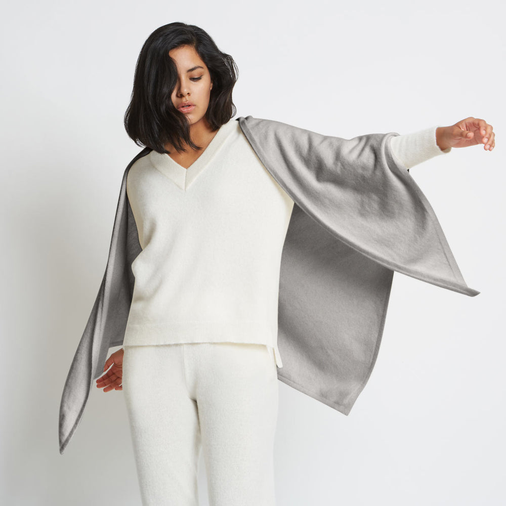 
                  
                    ANNA CASHMERE OVERSIZED TRIANGLE SARF IN HEATHER GREY
                  
                