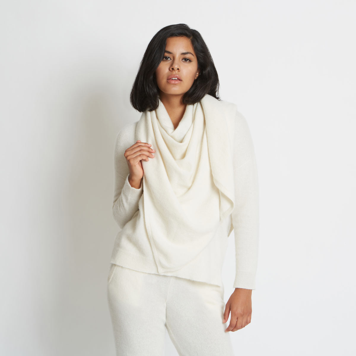 
                  
                    ANNA CASHMERE OVERSIZED TRIANGLE SARF IN SUGAR
                  
                