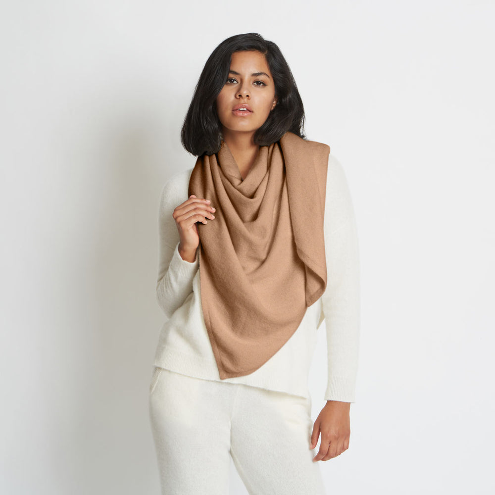 
                  
                    ANNA CASHMERE OVERSIZED TRIANGLE SARF IN CARAMEL
                  
                