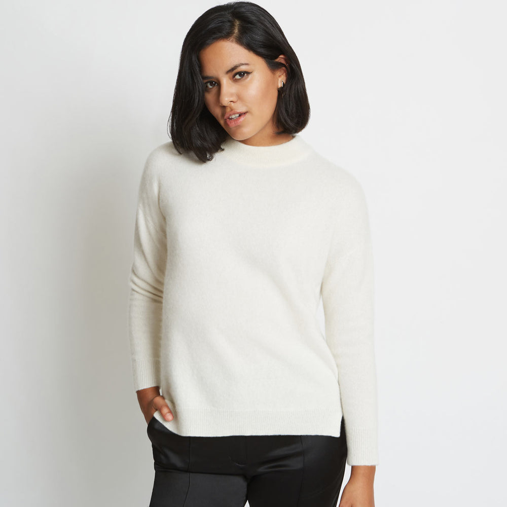 RILEY 3D KNITTED CASHMERE CREWNECK SWEATER IN SUGAR