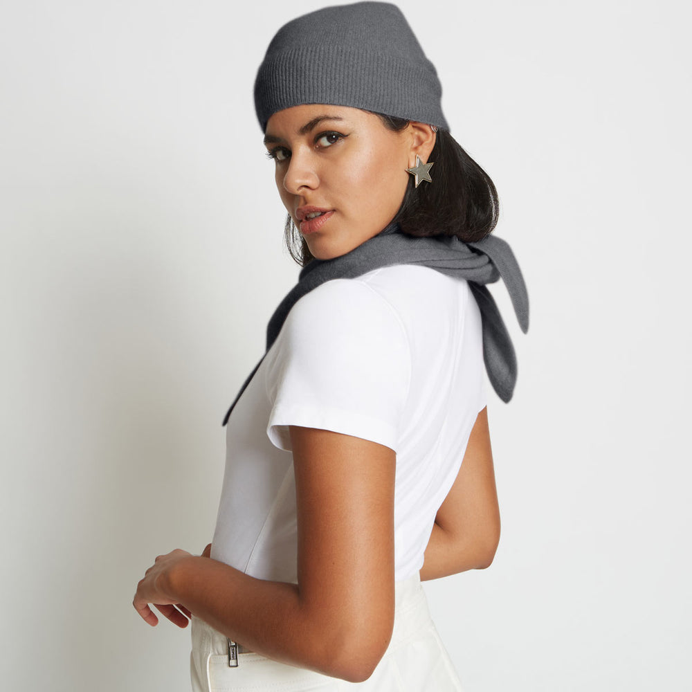 ABI CASHMERE BEANIE HAT IN HEATHER CHARCOAL