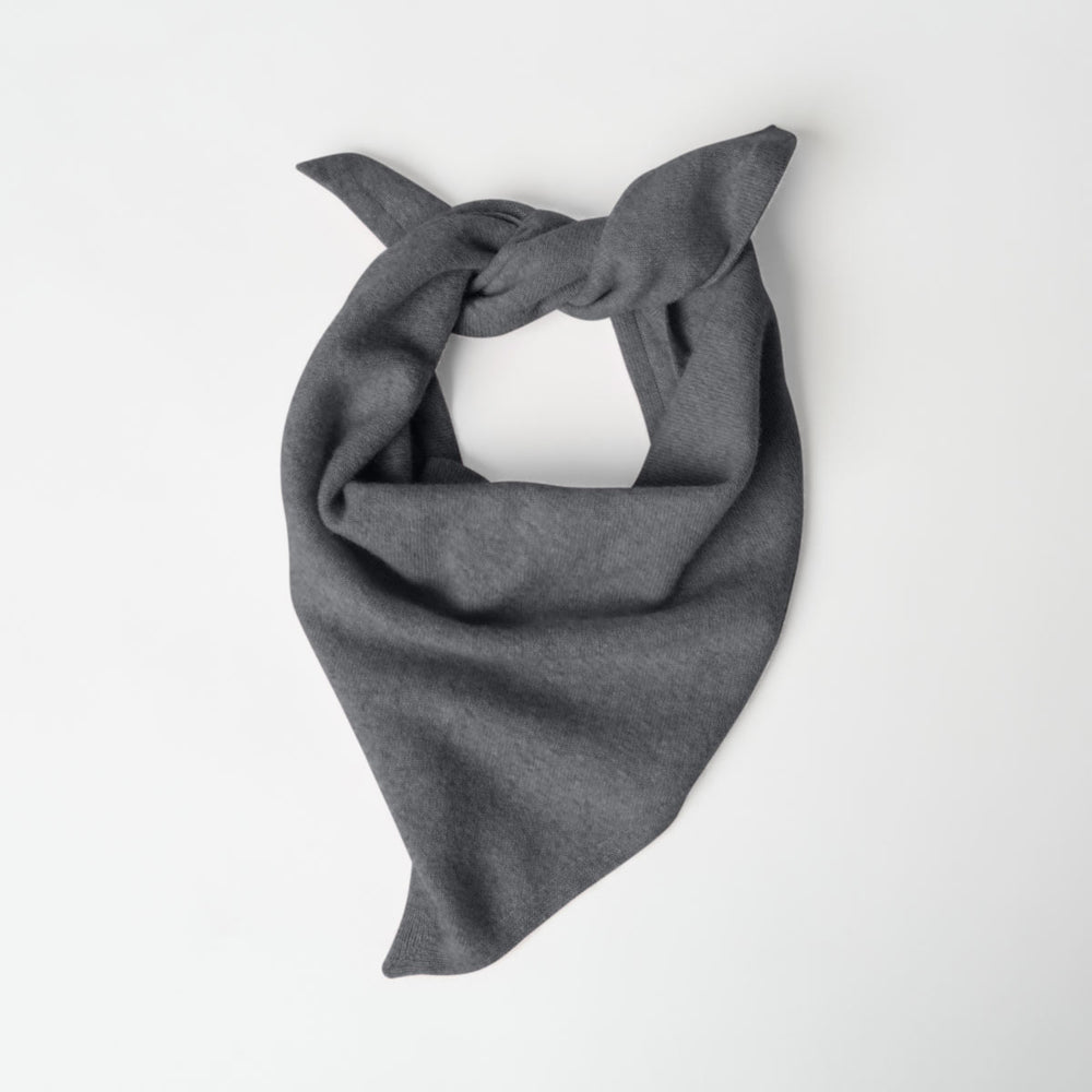 TAYLOR CASHMERE SMALL TRIANGLE SCARF IN HEATHER CHARCOAL