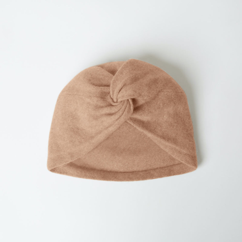 STACY CASHMERE TURBAN HAT IN CARAMEL