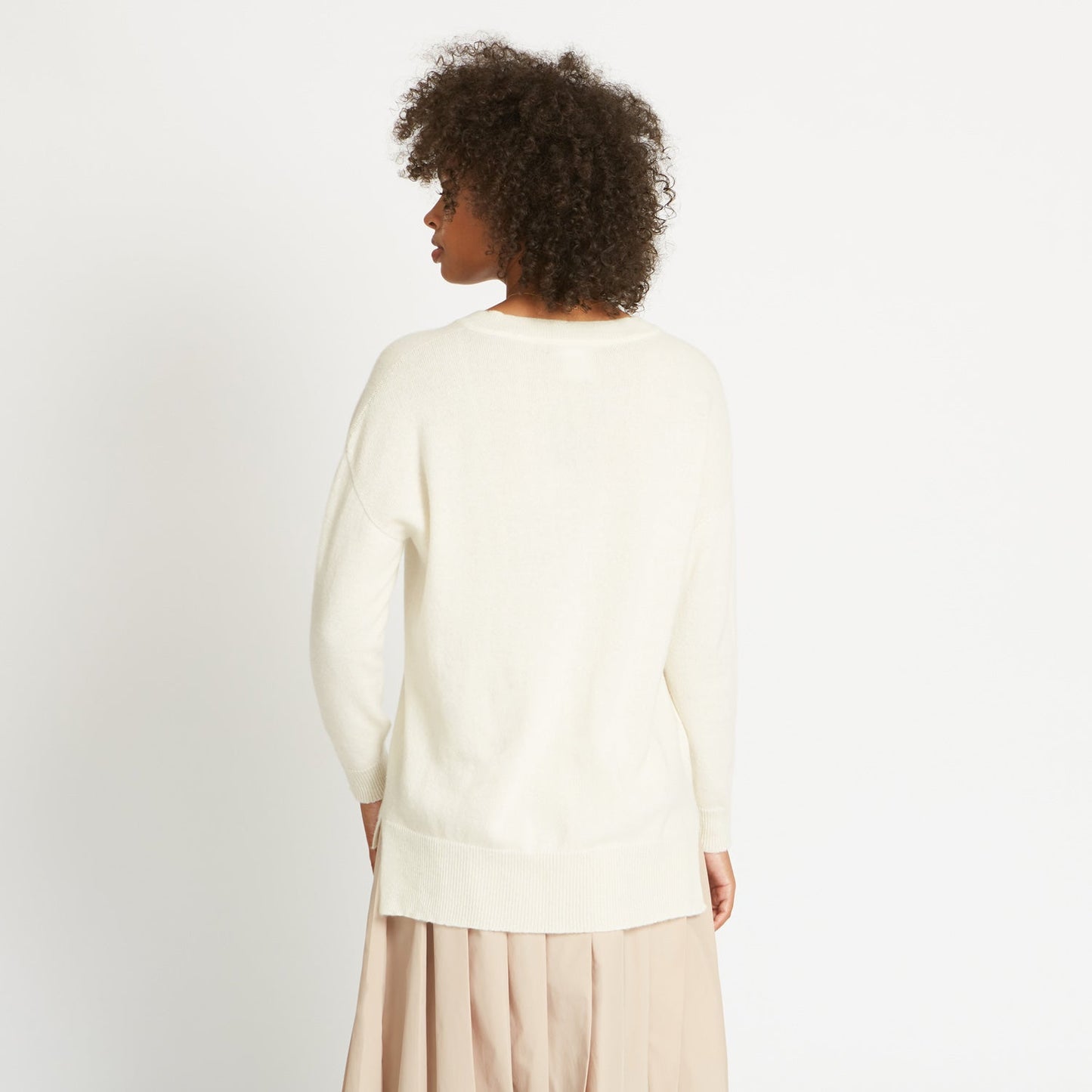 
                  
                    CRISTA 3D KNITTED V-NECK CASHMERE SWEATER IN SUGAR
                  
                