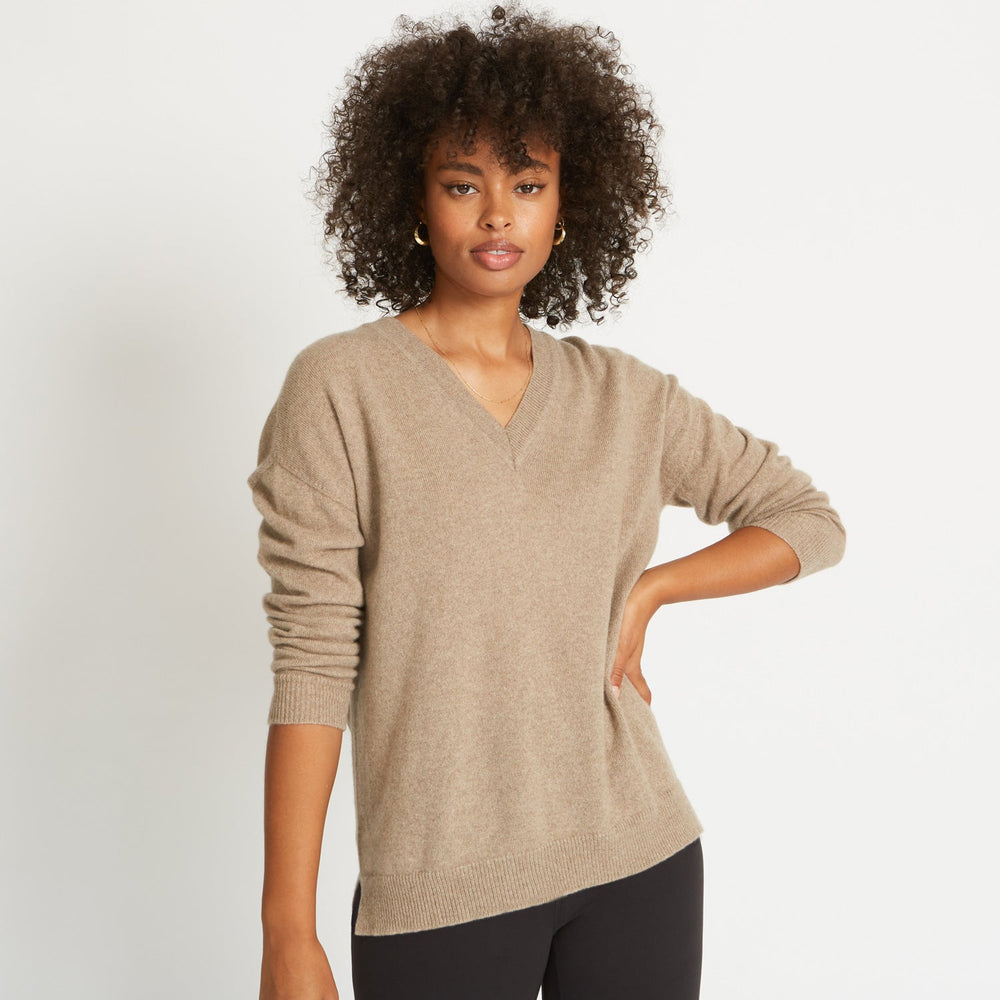 CRISTA 3D KNITTED V-NECK CASHMERE SWEATER IN FAWN