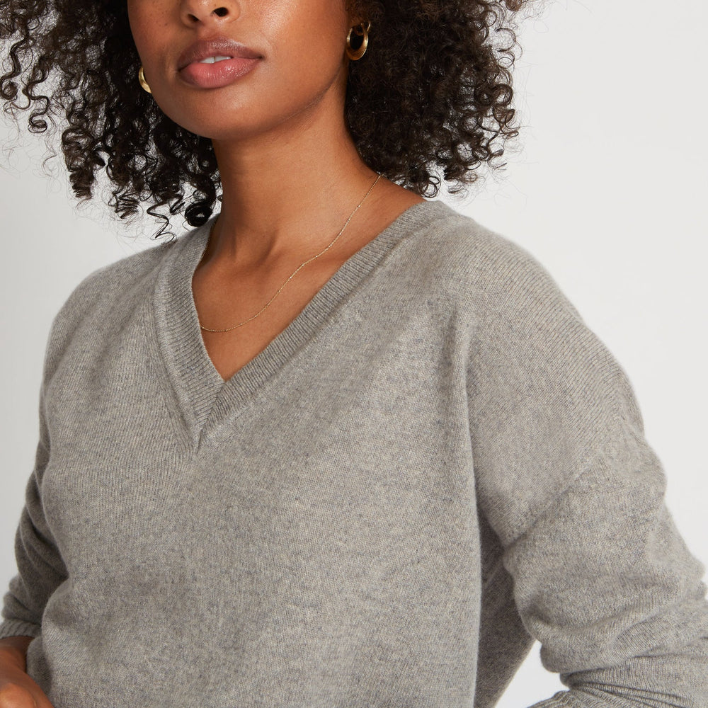 
                  
                    CRISTA 3D KNITTED V-NECK CASHMERE SWEATER IN HEATHER GREY
                  
                