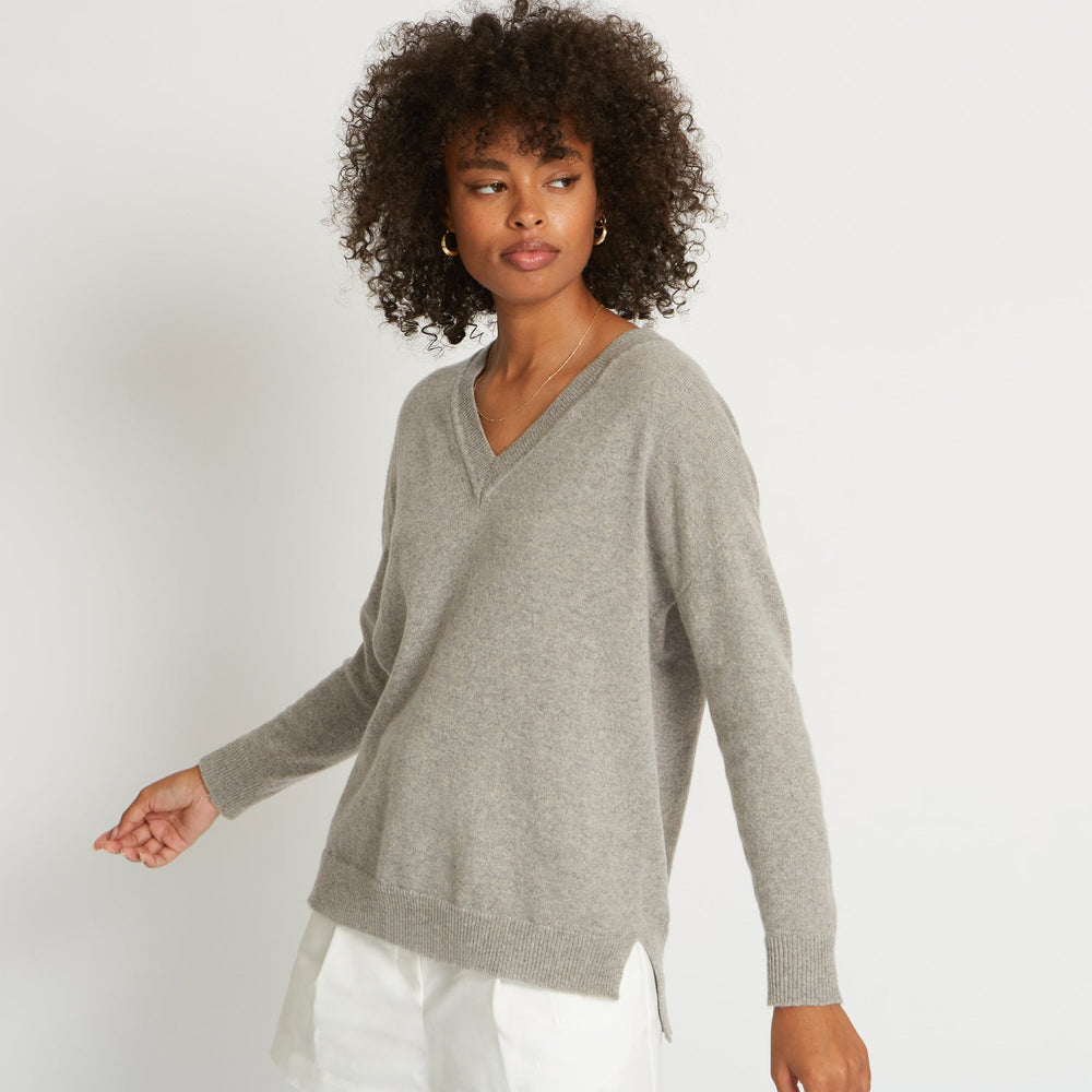 CRISTA 3D KNITTED V-NECK CASHMERE SWEATER IN HEATHER GREY