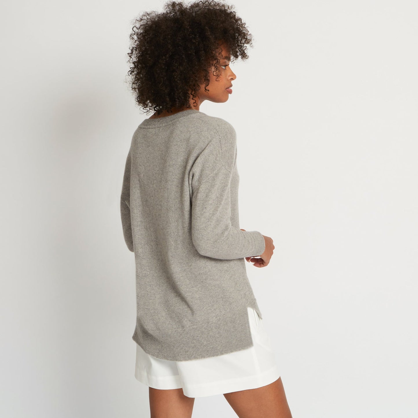 
                  
                    CRISTA 3D KNITTED V-NECK CASHMERE SWEATER IN HEATHER GREY
                  
                