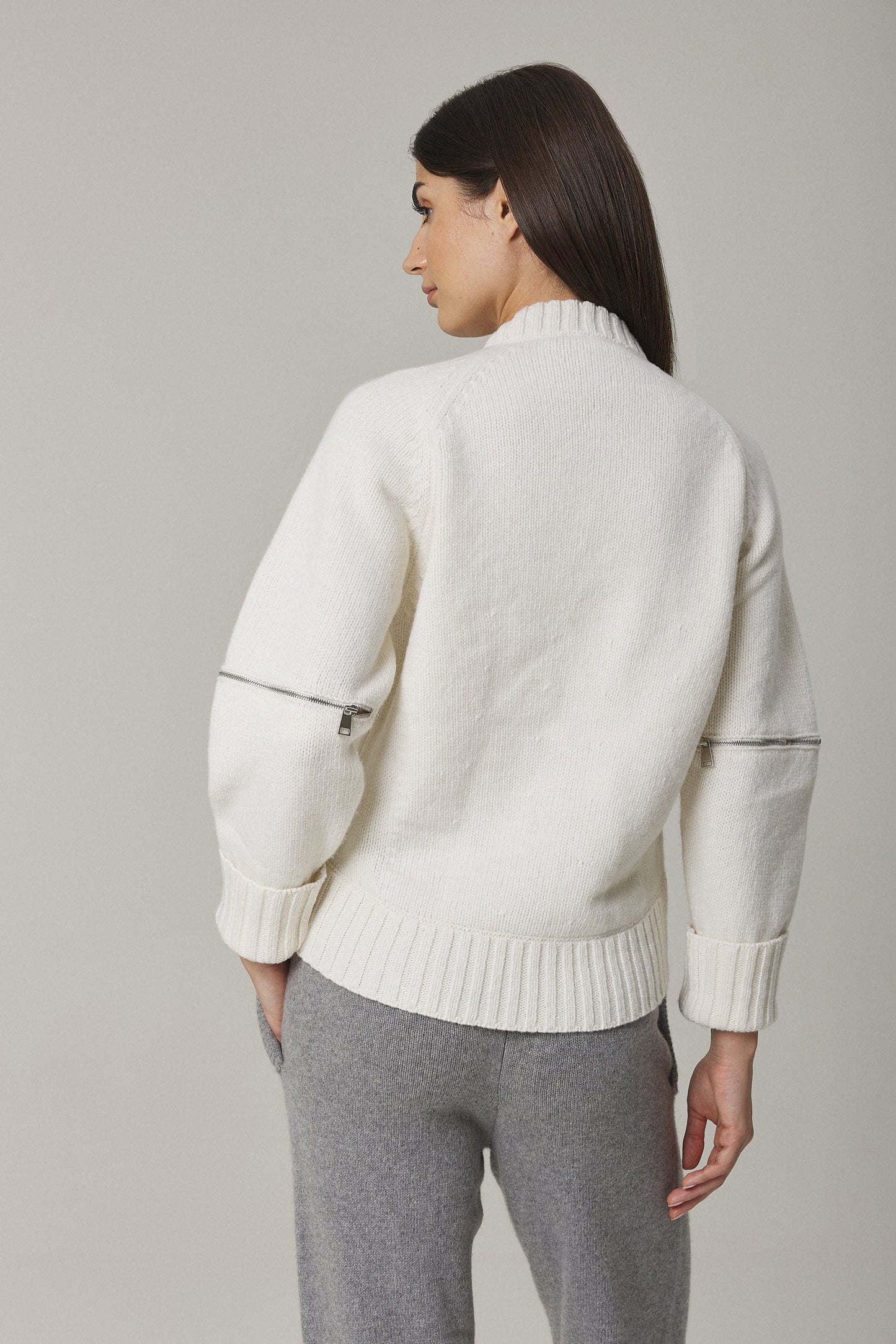 
                  
                    VAL CASHMERE BLEND PULLOVER WITH LACE INSERTS IN SUGAR
                  
                