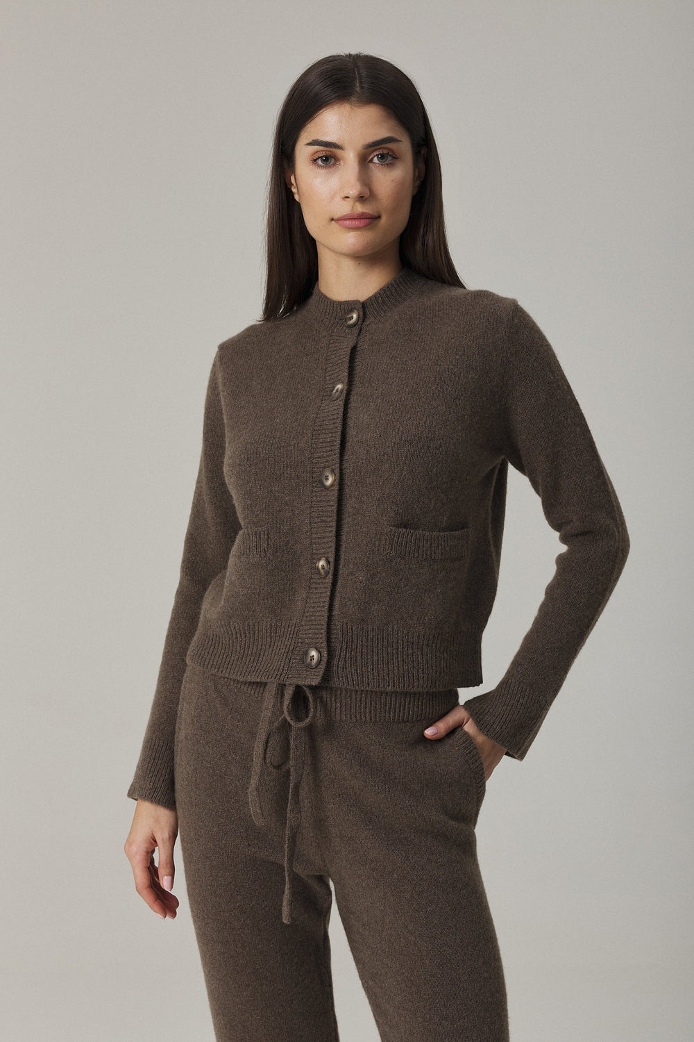 NYLA CROPPED CASHMERE CARDIGAN IN CHESTNUT