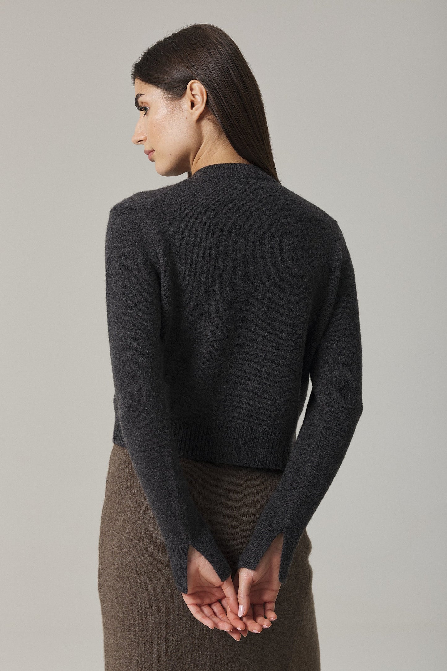 
                  
                    NYLA CROPPED CASHMERE CARDIGAN IN ANTHRACITE
                  
                