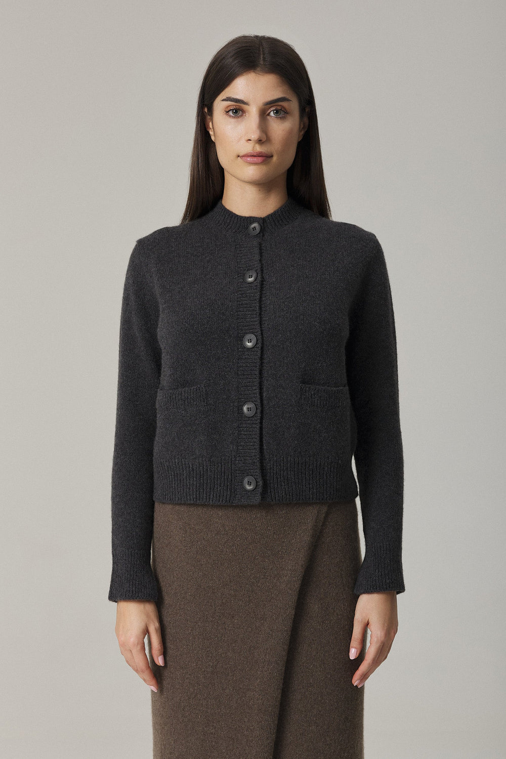 NYLA CROPPED CASHMERE CARDIGAN IN ANTHRACITE