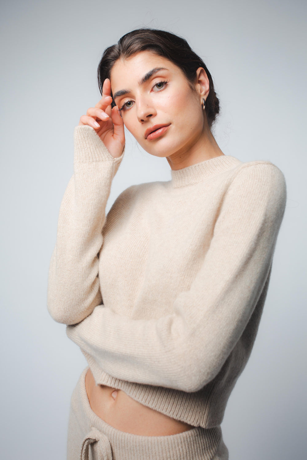 ZOE CROPPED CASHMERE PULLOVER IN SAND