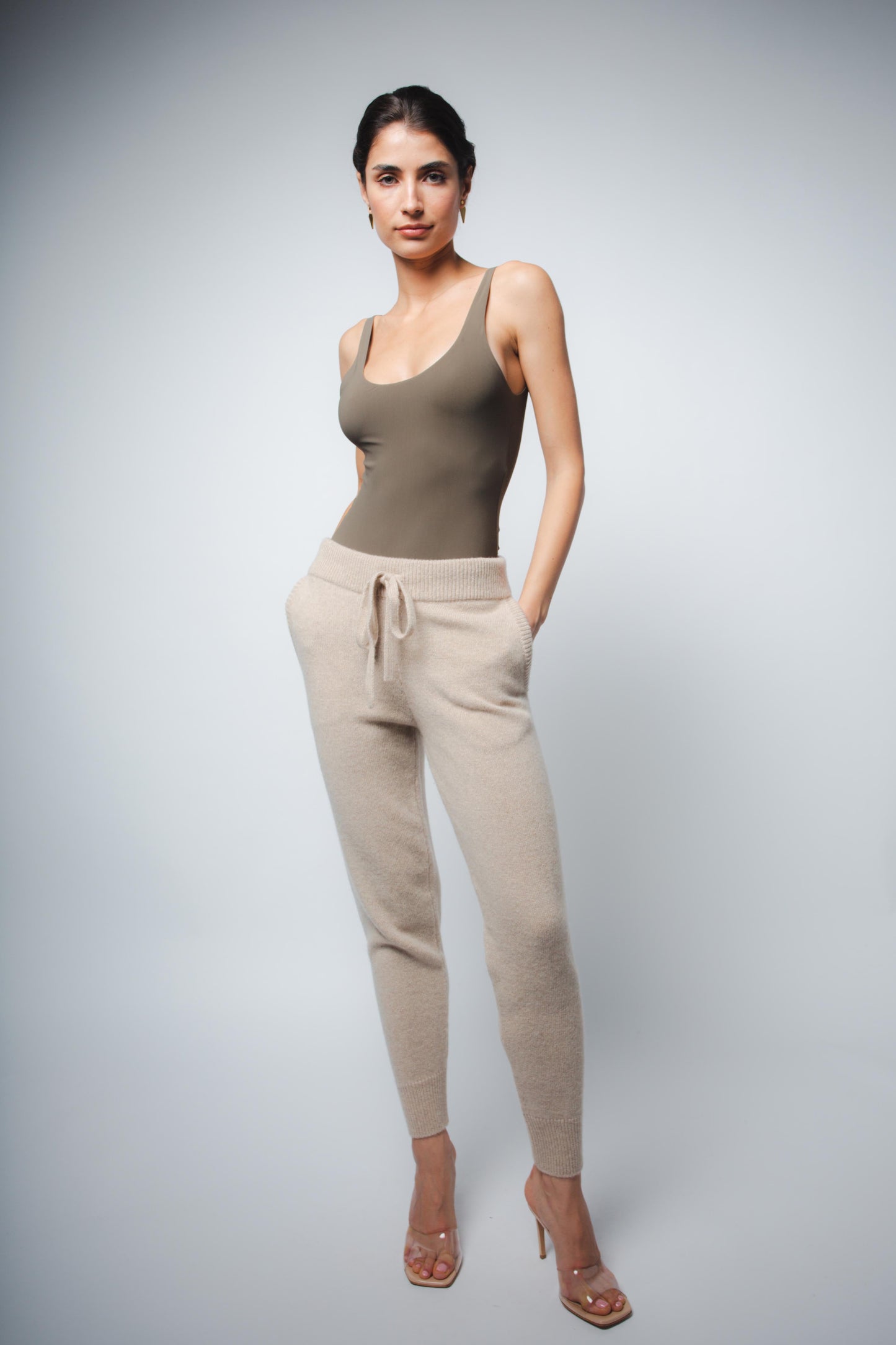 
                  
                    ADDISON CASHMERE TRACK PANT IN BEIGE SAND
                  
                