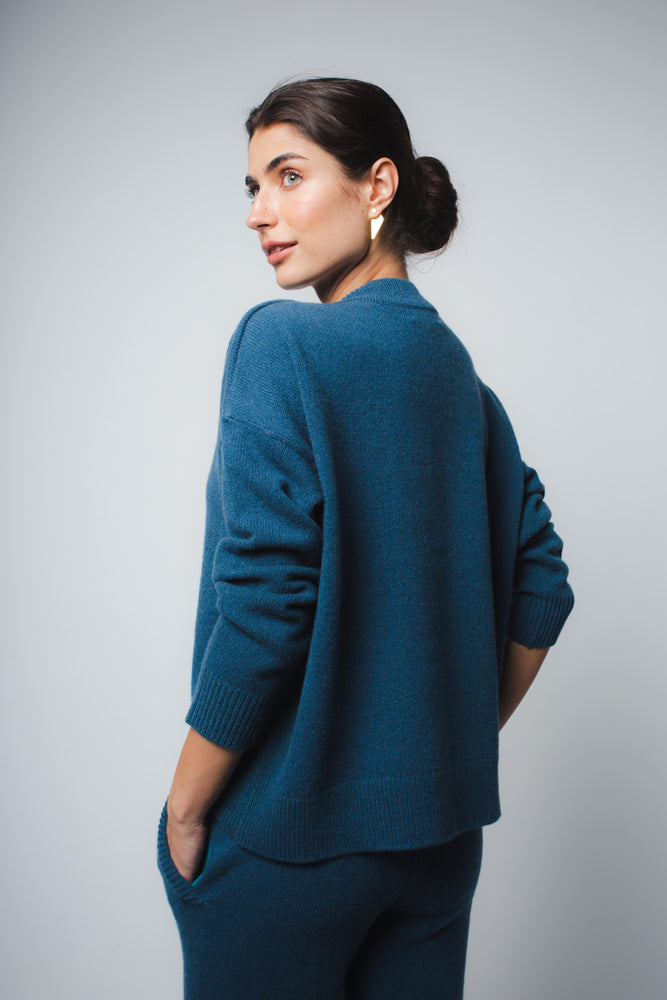 
                  
                    CRISTA V-NECK CASHMERE PULLOVER IN PEACOCK
                  
                