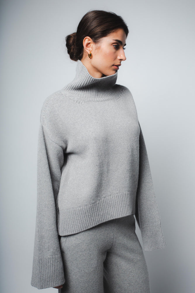 
                  
                    CIO DROPPED SHOULDER CASHMERE PULLOVER IN HEATHER GREY
                  
                