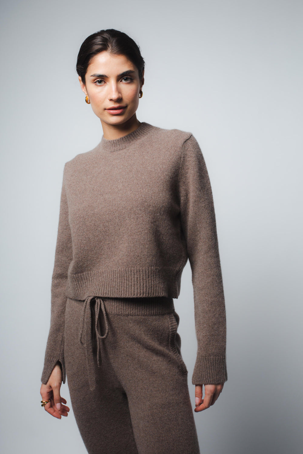 ZOE CROPPED CASHMERE PULLOVER IN CHESTNUT