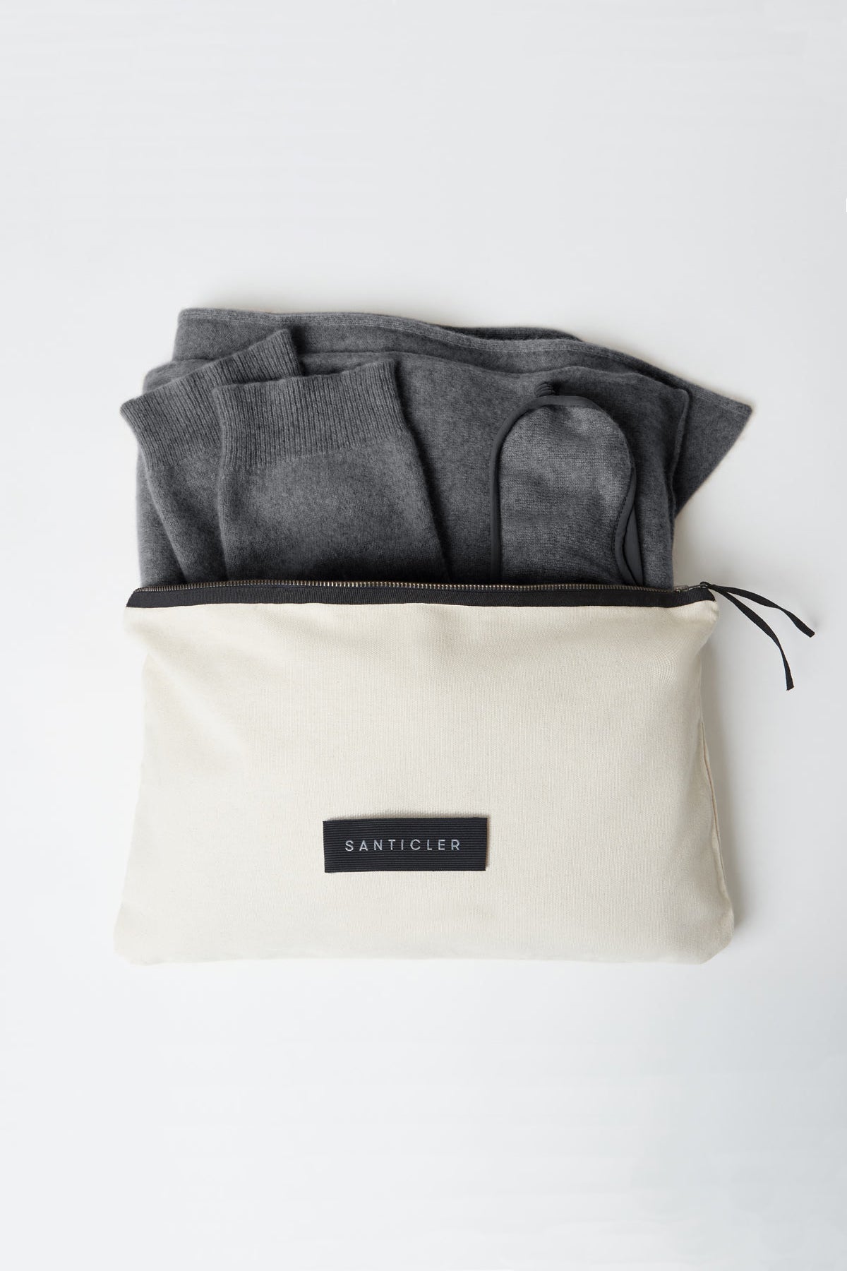 
                  
                    CLOUD NINE CASHMERE TRAVEL SET IN HEATHER CHARCOAL
                  
                