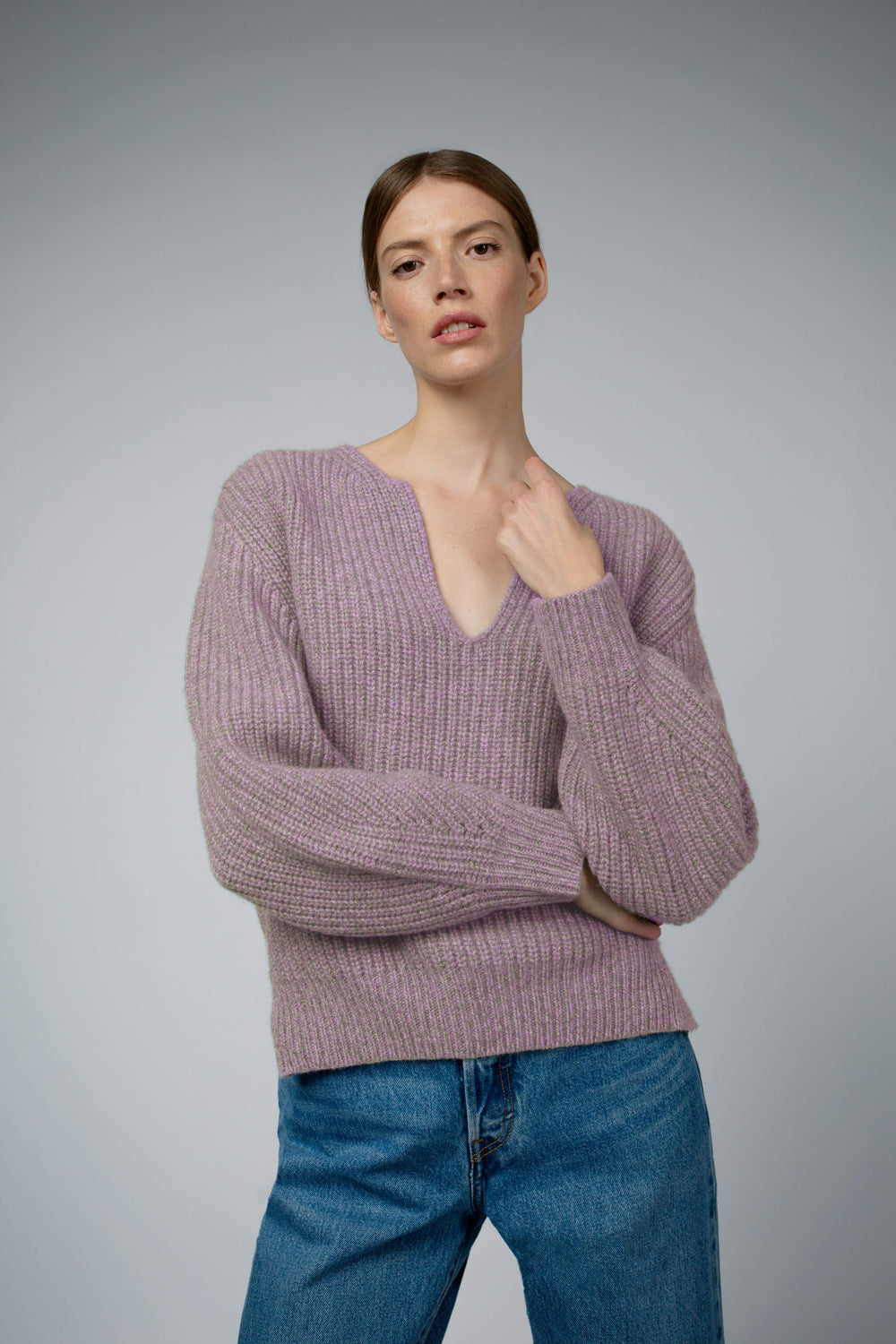 KAYA NOTCHED CASHMERE SWEATER IN LILAC