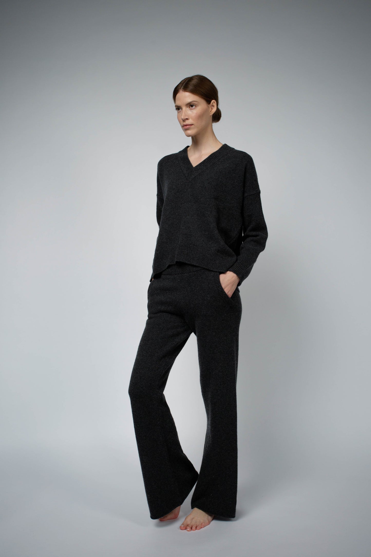 SANTICLER Flare Leg Cashmere Lounge Pant in Anthracite – Santicler